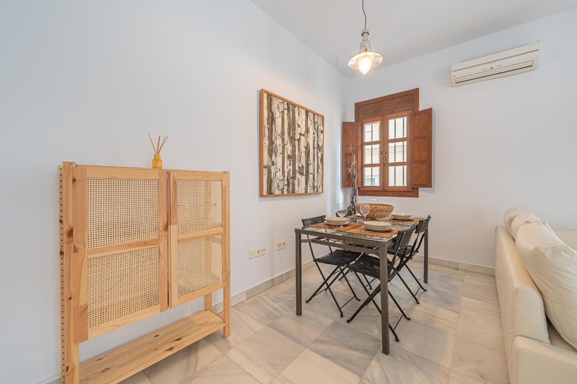 Dona Elvira Carreteria Apartment Malaga Exterior photo